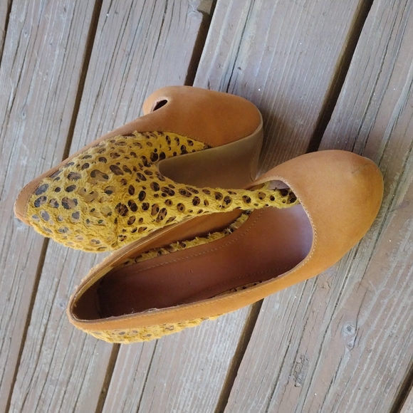 Liliana Exotic Fuzzy Leopard Print Heels - Picture 1 of 9